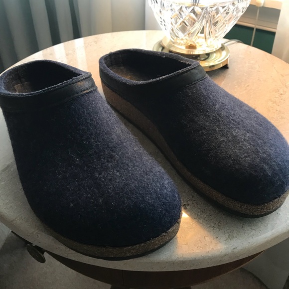 woolen clogs